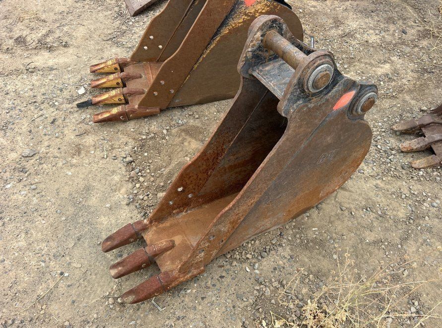 CAT Excavator Bucket with Teeth