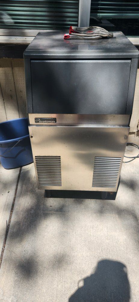Scotsman CSE60A-1A Commercial Undercounter Ice Maker 115V - Restaurant Equipment