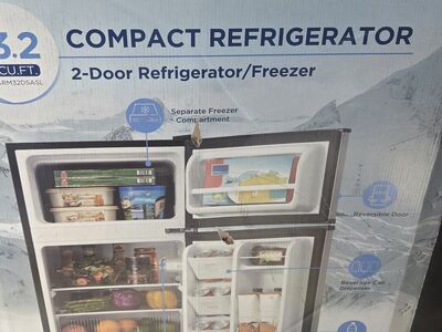Artic King 2-Door Refrigerator Freezer 3.2 cu.ft