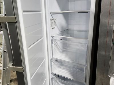 BRAND NEW! HISENSE 10.2 CF CONVERTIBLE UPRIGHT FREEZER!