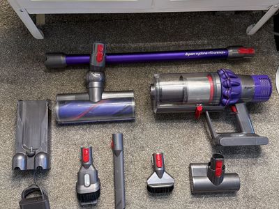 CLEAN Dyson v10 animal+ vacuum