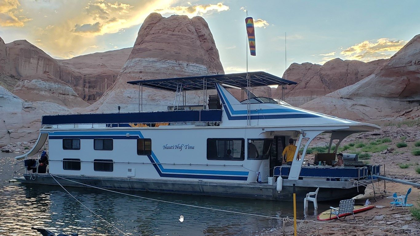 $3,000 for prime weeks 64' Jamestowner houseboat in a Wahweap slip.