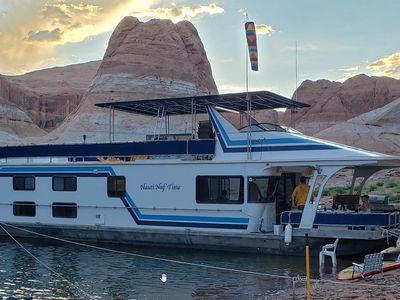 $3,000 for prime weeks 64' Jamestowner houseboat in a Wahweap slip.