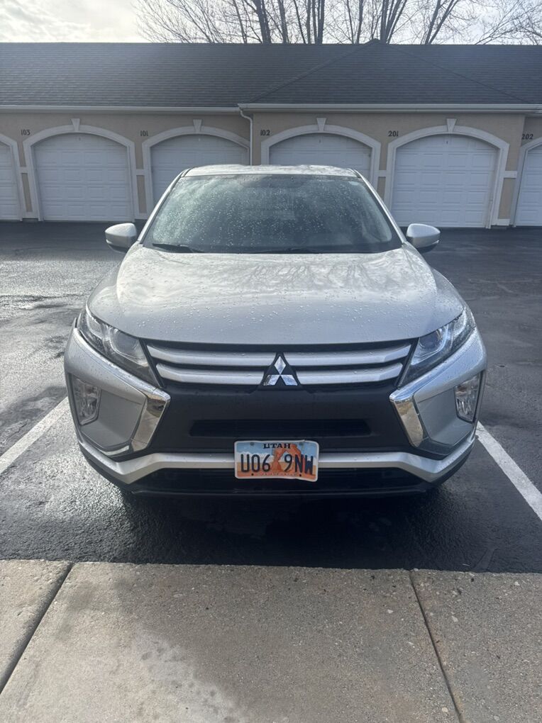 2019 Mitsubisi Cross over ES
