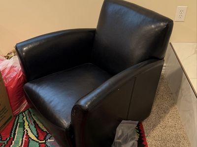 Leatherette club chair