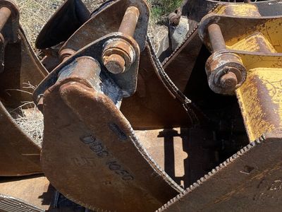 2’ Cat bucket for Backhoe