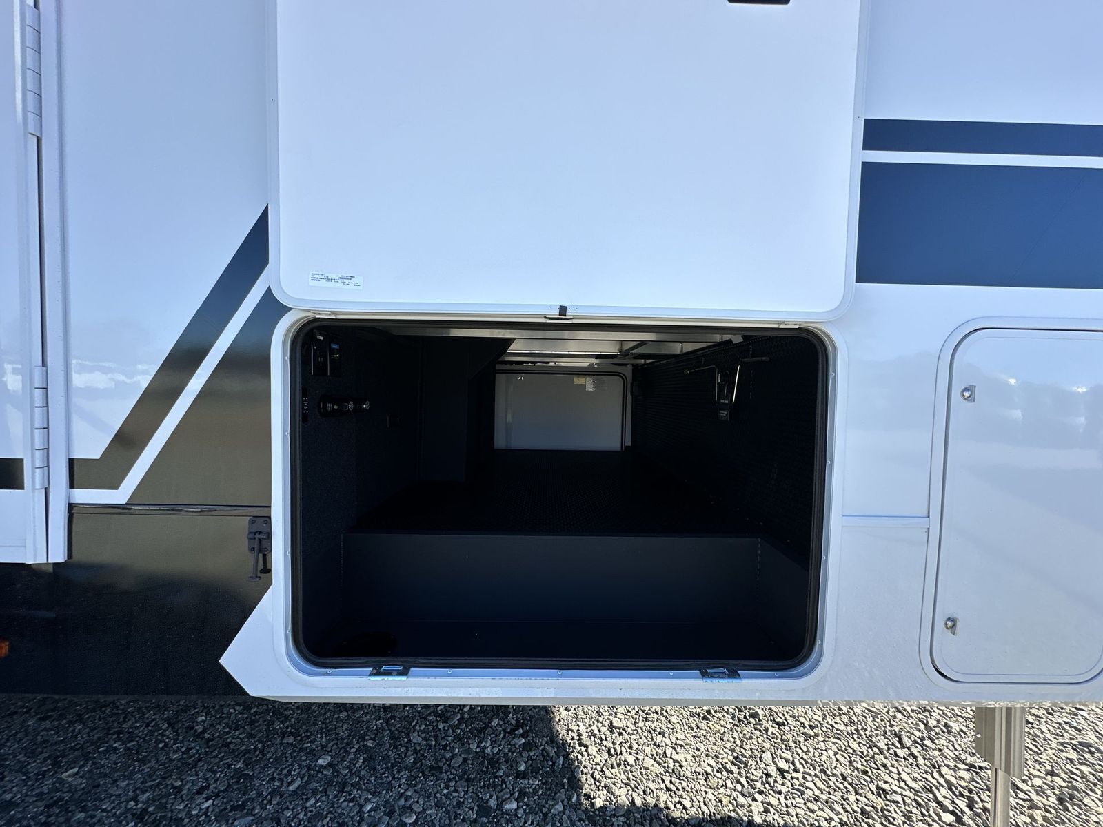 Main image 7