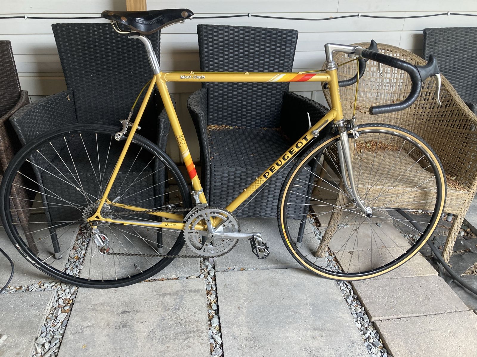 Peugeot Mont Cenis Vintage 12-Speed Road Bike - Yellow