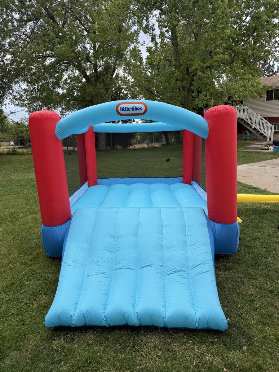 Little Tikes Pack'n Roll 7'×7' Inflatable Bounce House with Slide, Multi-color, for Ages 3+