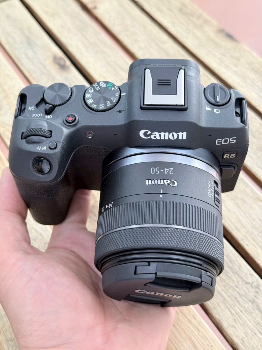 Canon r8 