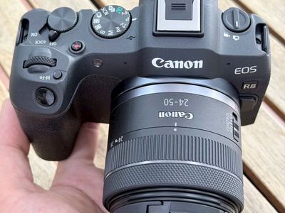 Canon r8