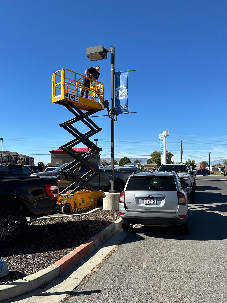 SCISSOR LIFT 19FT - 26FT - 32FT.    RENTAL
