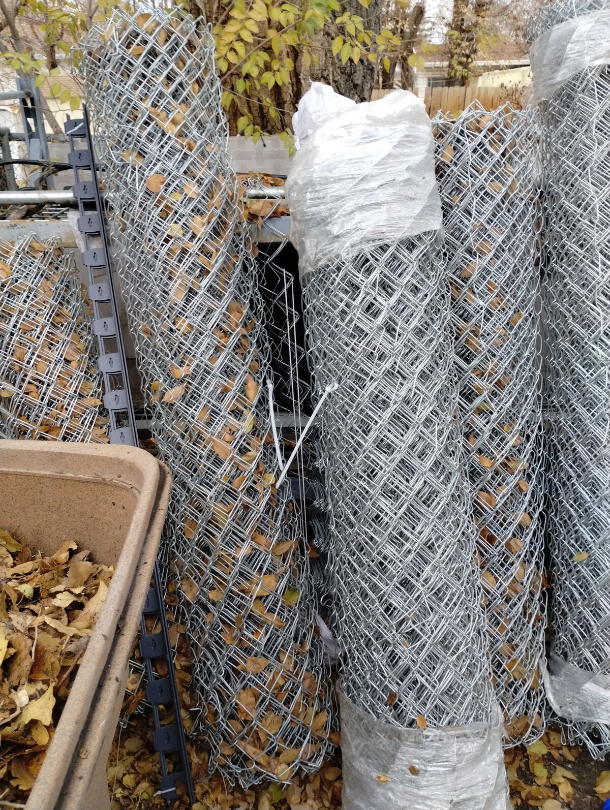 LOT OF DIFERNT FENCES AND POST  CALL FOR MORE INFO