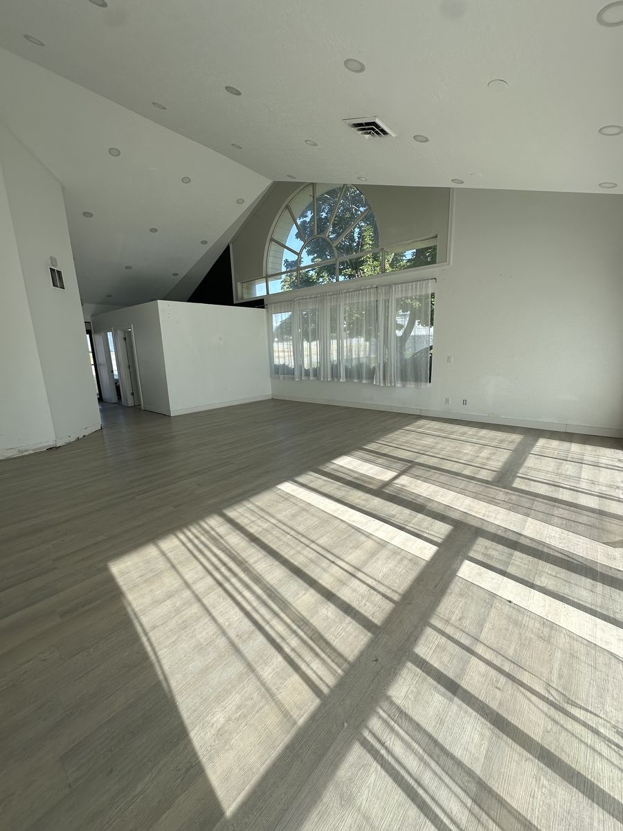 Main image 18