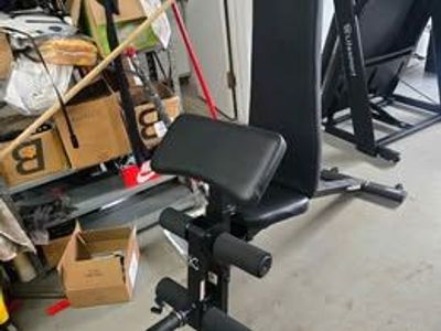 Centr Adjustable Weight Bench