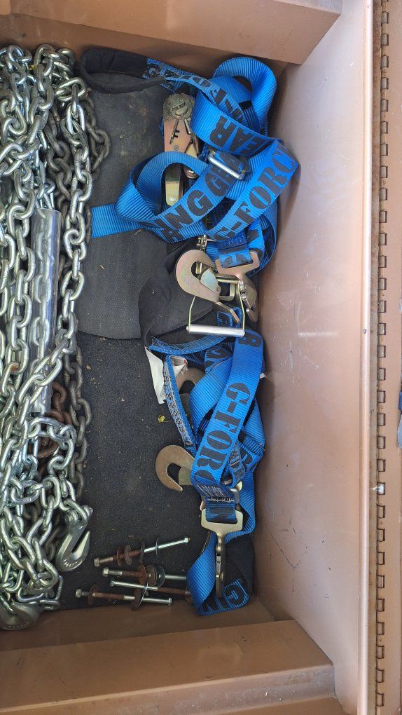 4 tie down straps
