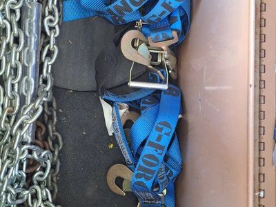 4 tie down straps