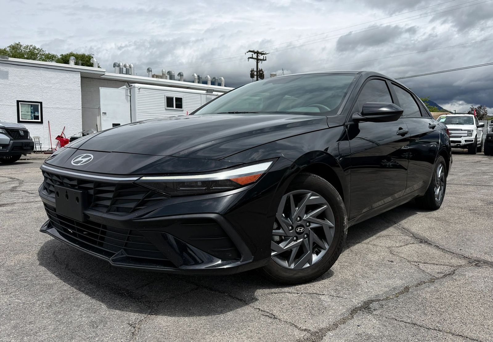 2024 Hyundai Elantra SEL — rebuilt & branded title, 28% below market