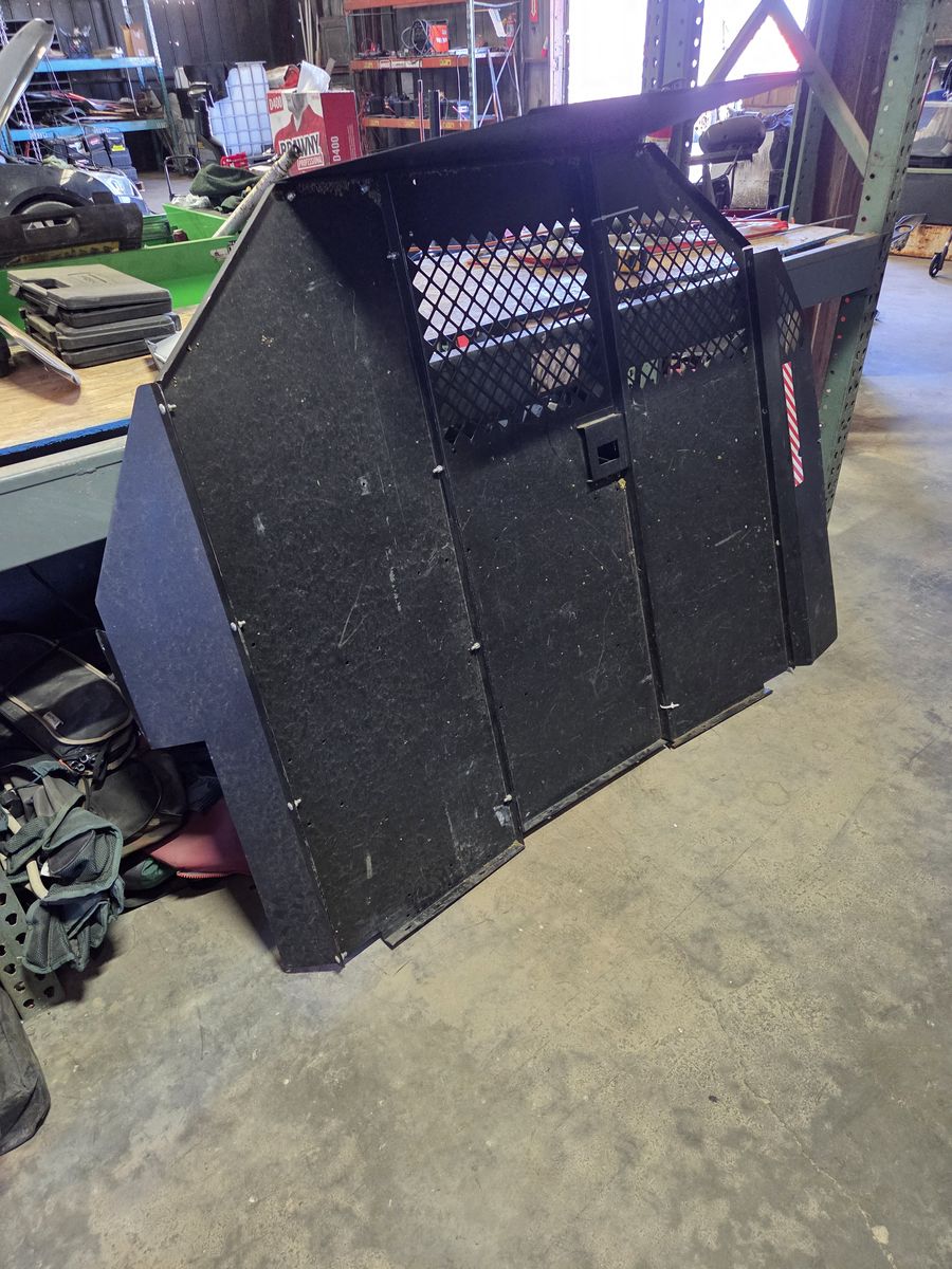 Van metal cage wall for delivery vehicles