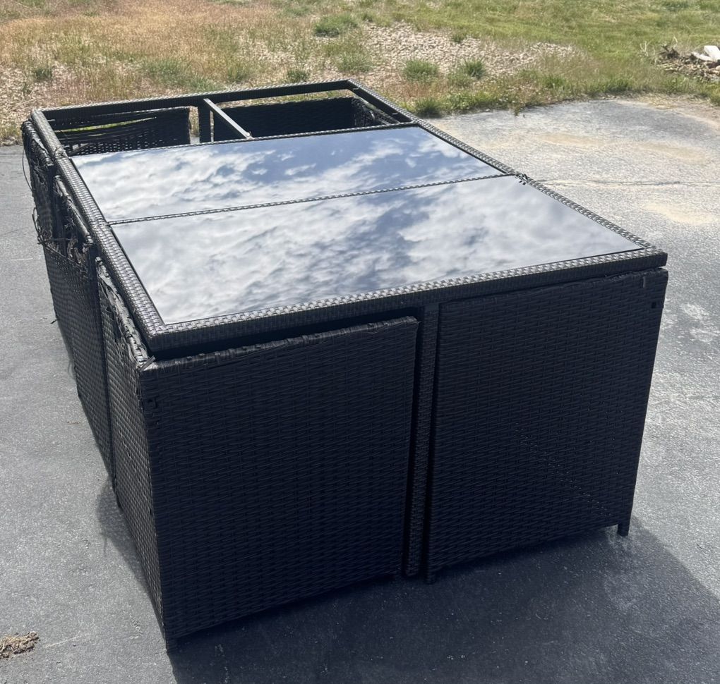 Deck patio table and 6 chairs - needs work