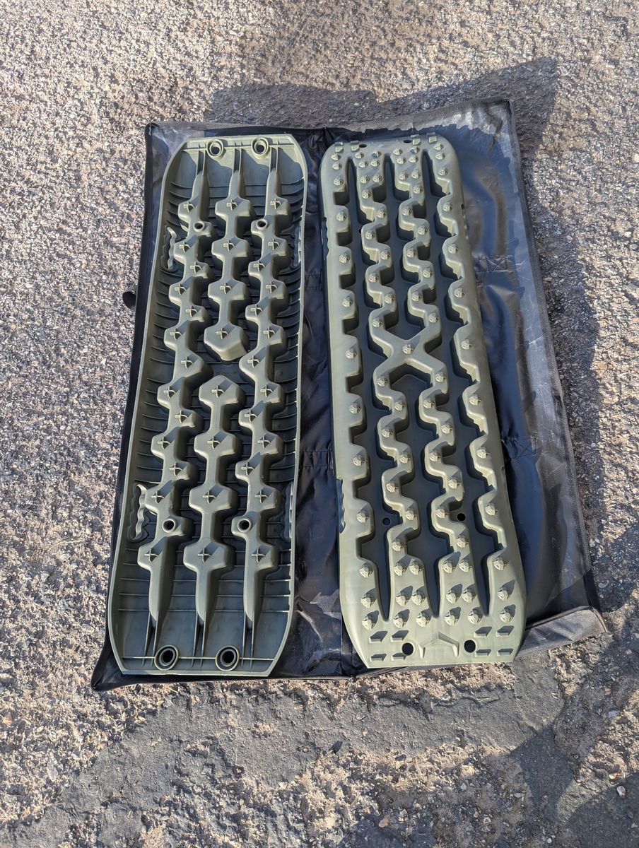 X-Bull Traction Boards and bag