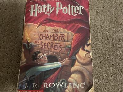 Harry Potter and the Chamber of Secrets by J.K. Rowling - Scholastic Paperback (Used)