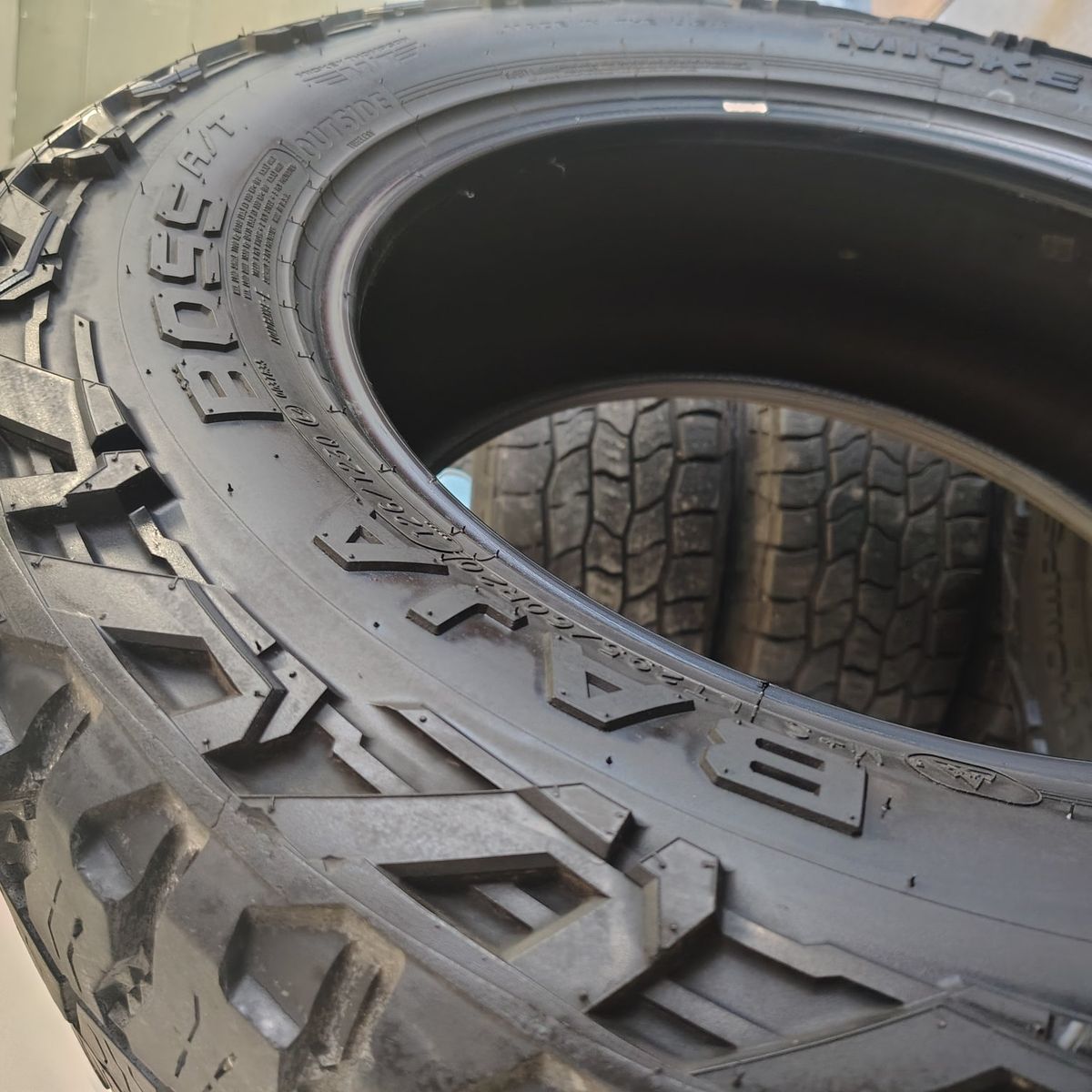 295/60R20 Mickey Thompson Baja boss