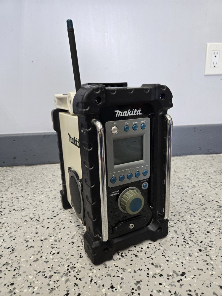 Makita Job-Site Radio
