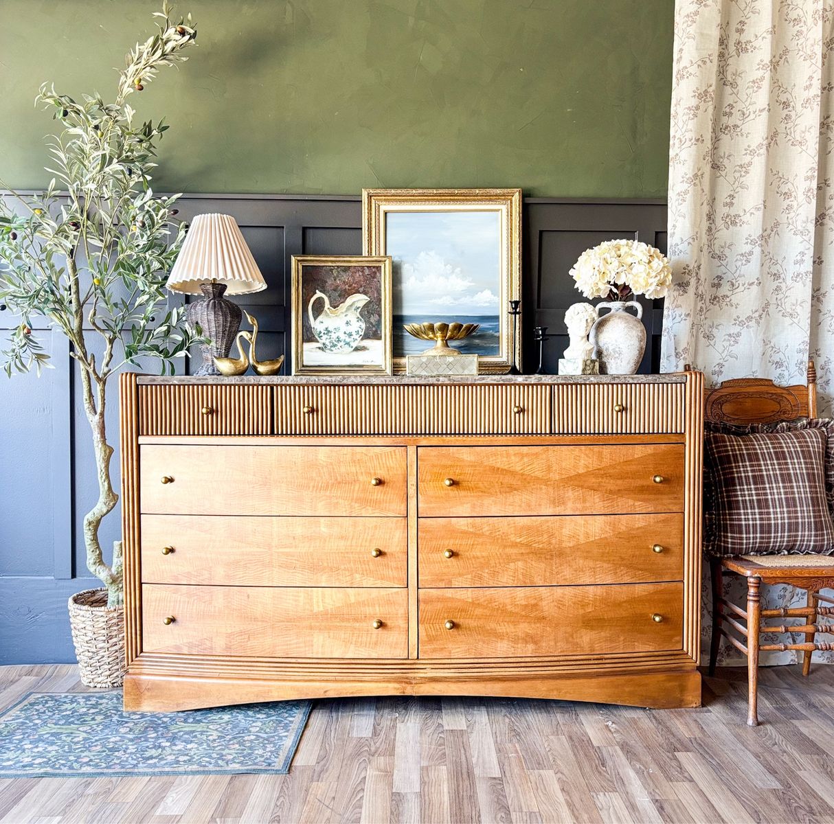 *FREE DELIVERY* Collezione Europa Contemporary/Modern Dresser/Credenza