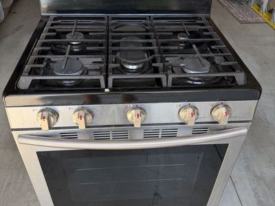 Samsung Stainless Steel Gas Range with 5 Burners