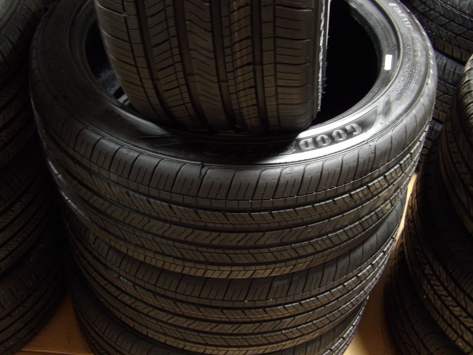 235/40R18 GOODYEAR ASSURANCE FINESSE SET OF USED TIRES