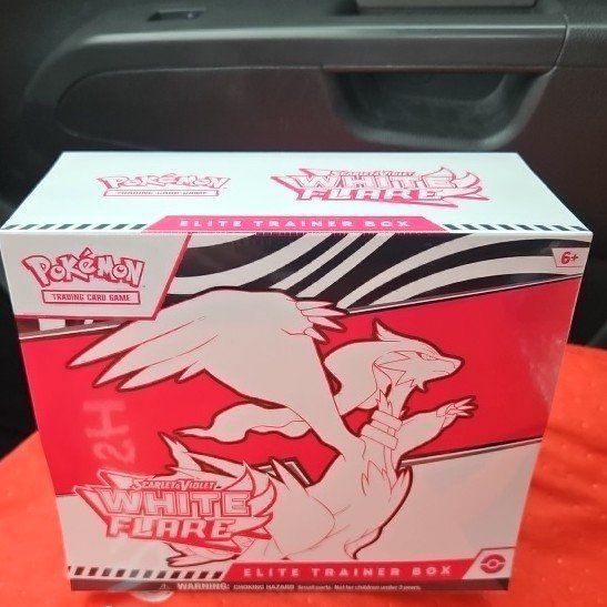 Pokémon TCG White Flare Elite Trainer Box