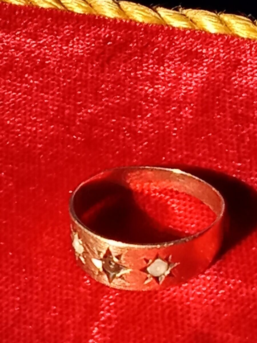 Vintage 60's gypsy 18 k gold ring with three stars
