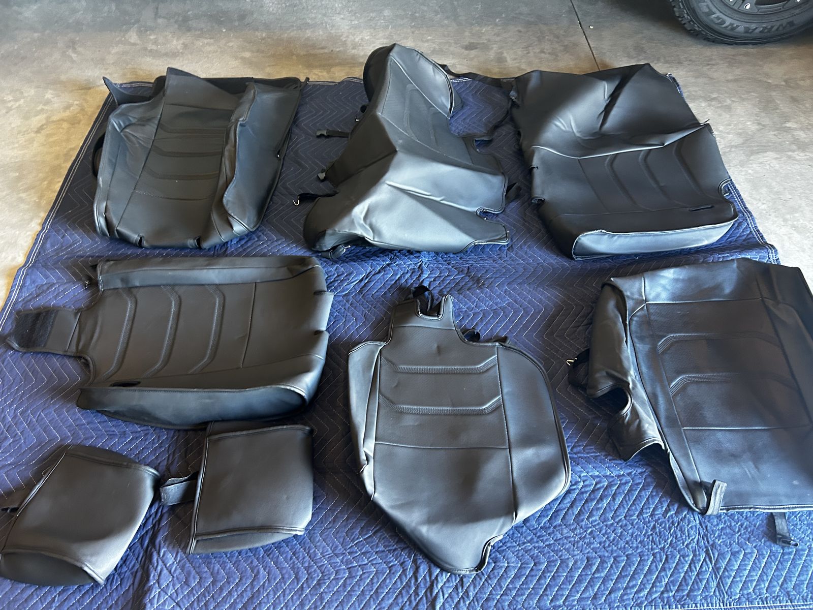 JKU 4door interior seat covers, good condition.