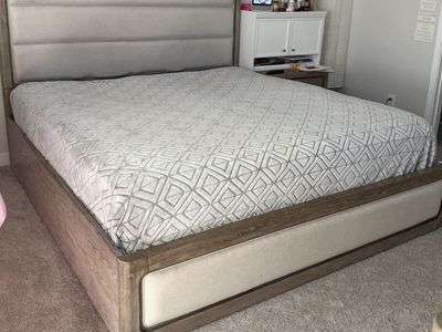 King size Bedroom set