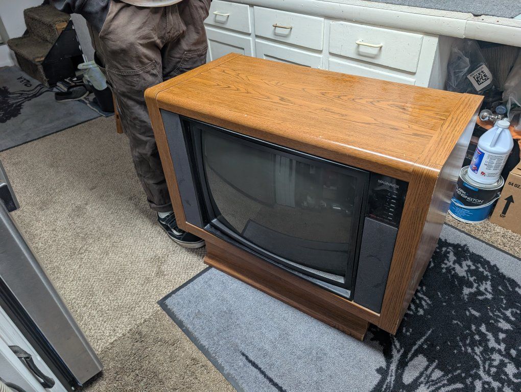 retro console TV