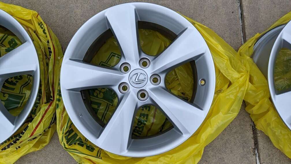Lexus RX 350 18x7.5 wheel in amazing condition Hollander: 74253