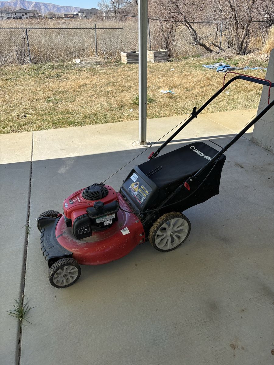 Troy-Bilt 21” Push Lawn Mower – Runs Good