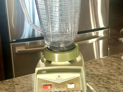 Mid Century Avacado Green Imperial Osterizer
