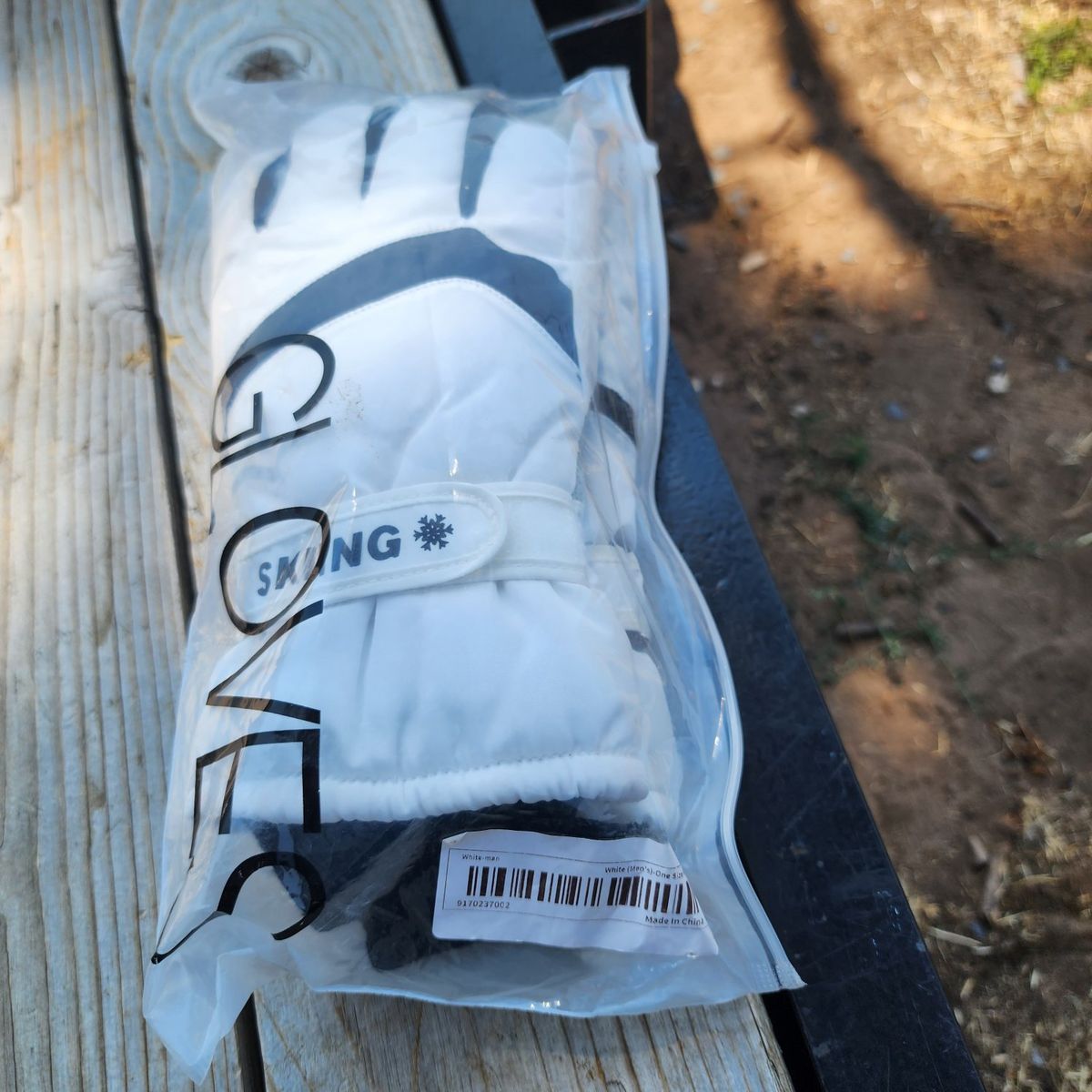Men's White Skiing Gloves - One Size Fits All - New in Bag
