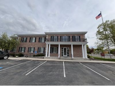 Private furnished offices w/Conference room access