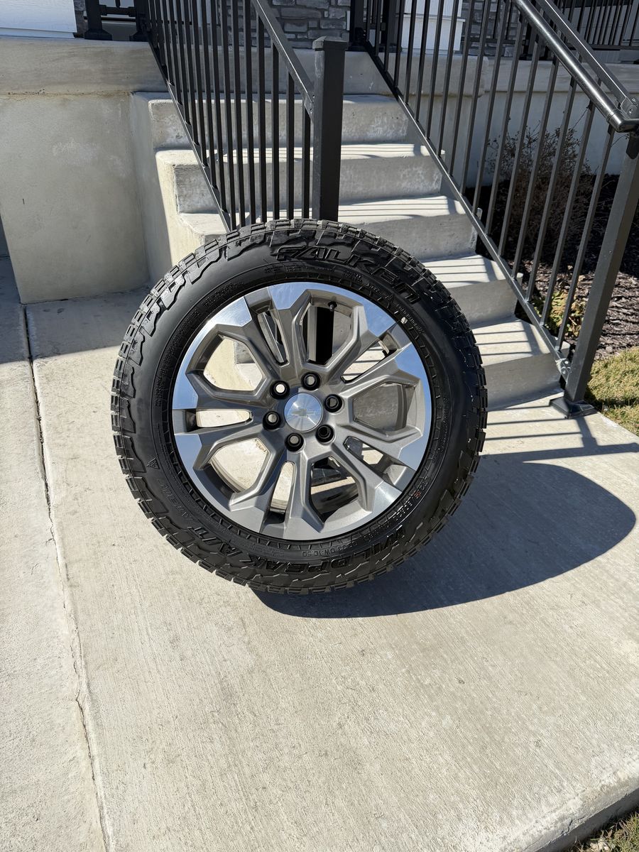 Chevy Silverado 1500 Rims and Tires 265/60R20