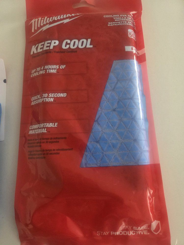 Milwaukee Keep Cool Workwear: Neck Gaiter, Sleeves, Towel, and Skull Cap - New