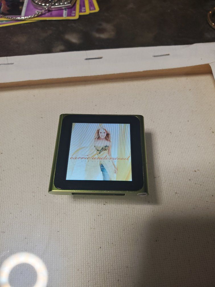 Apple iPod Nano 6th Gen 8GB Green Portable MP3 Player with Clip