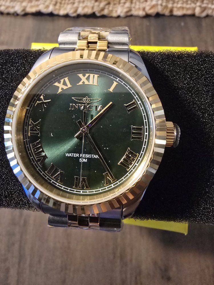 Invicta 29941 Specialty Windsor 43mm Two-Tone Green Dial Watch with Box