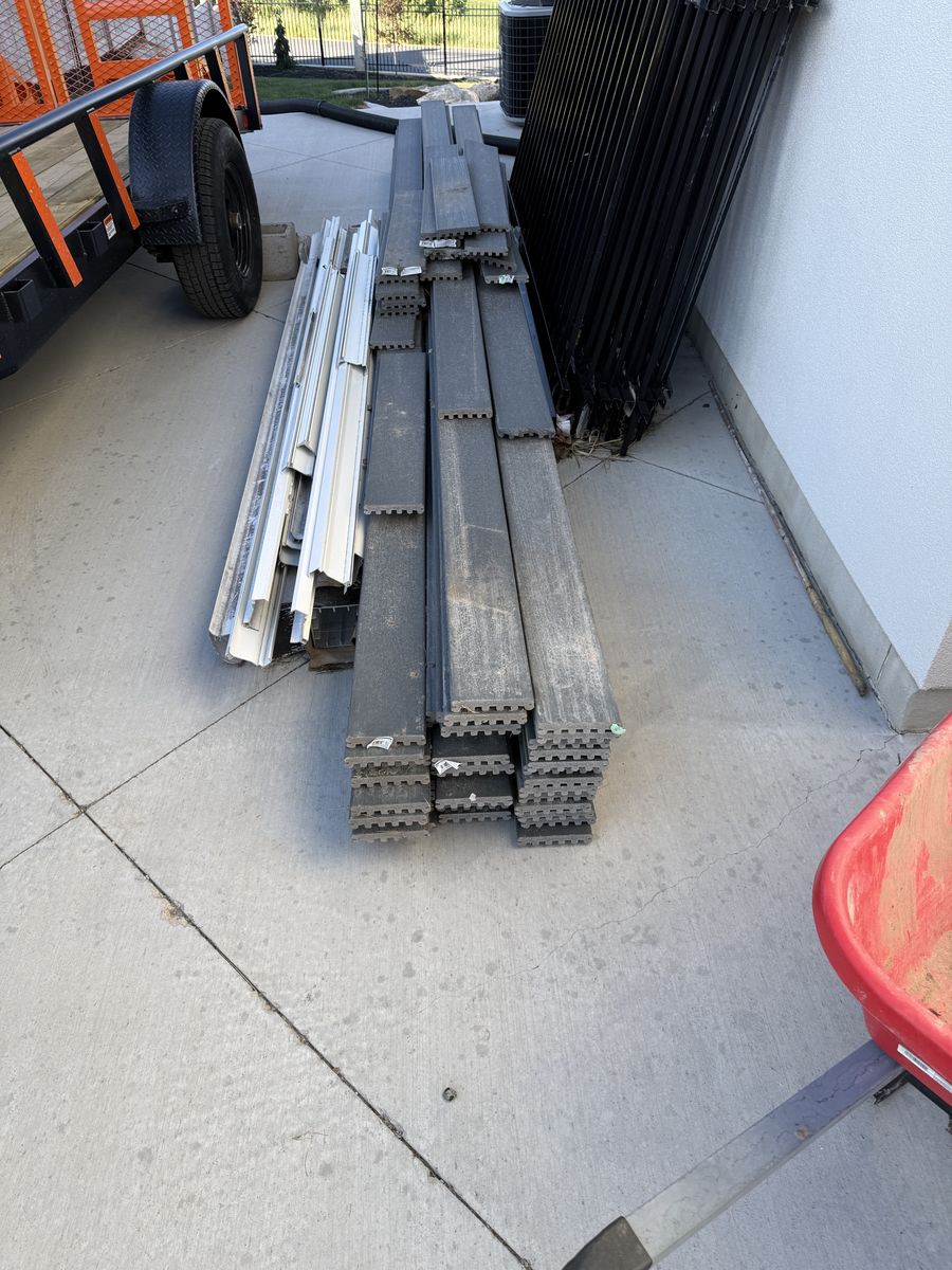 New Trex grooved 16 ft Clamshell Gray