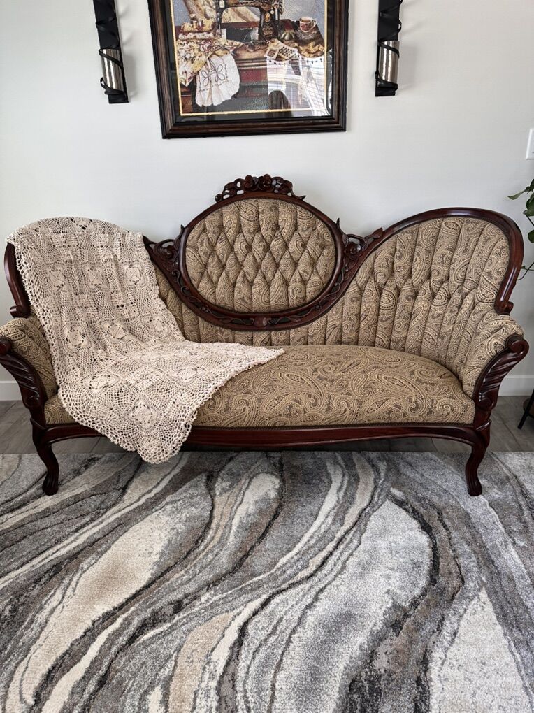 Beautiful Antique Victorian Sofa