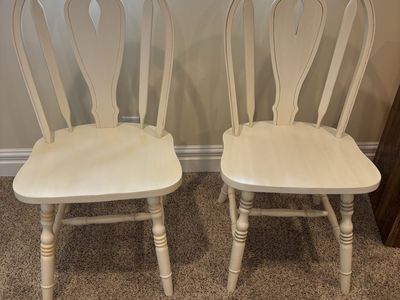Pair of Vintage Off-White Wooden Windsor Style Dining Chairs - Farmhouse Accent Seating