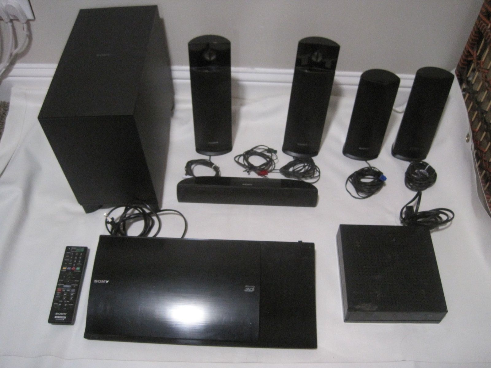 Sony Blu-Ray Disc/DVD Home Theatre System BDV-N790W 3D 5.1 Surround Remote SACD