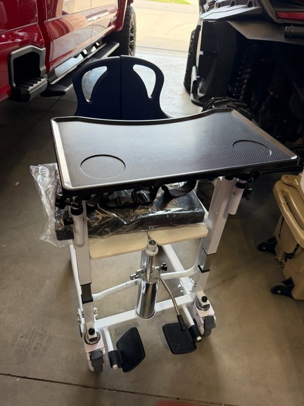 Hydraulic Assisted Transfer Chair for Bathrooming And Bed